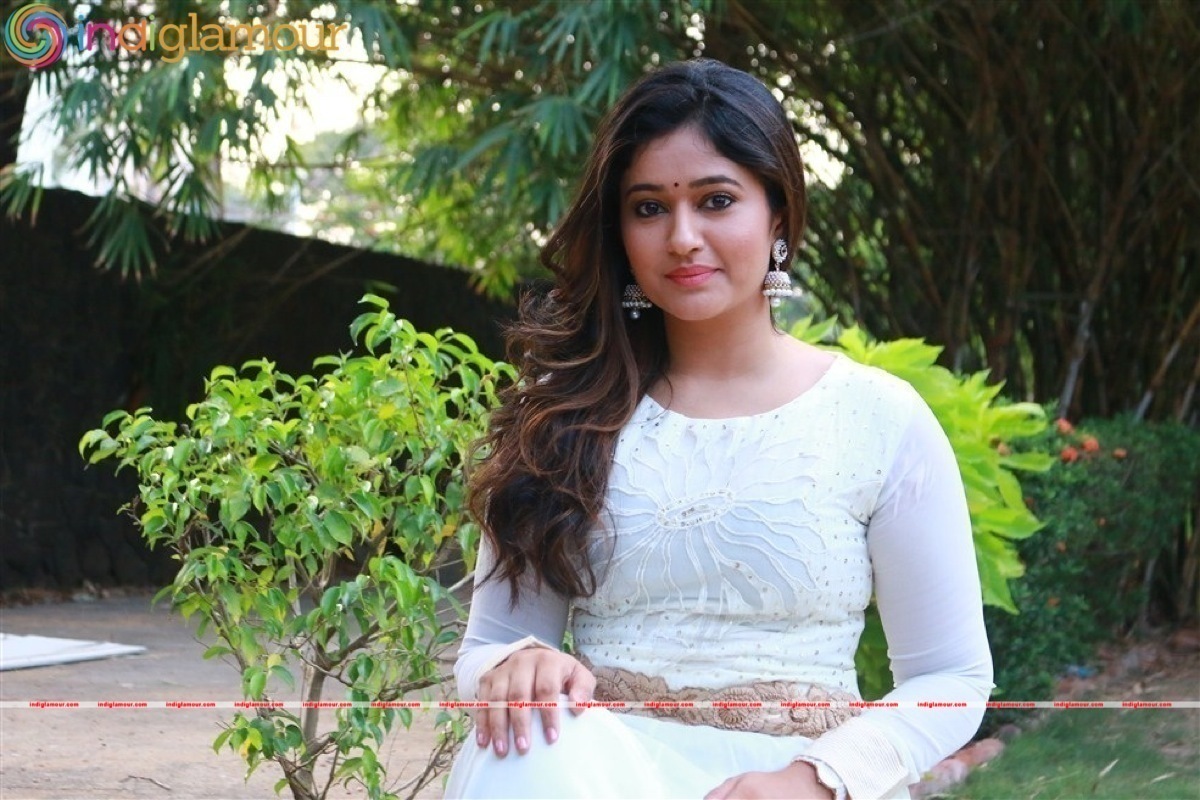 Poonam Bajwa Actress hd photo