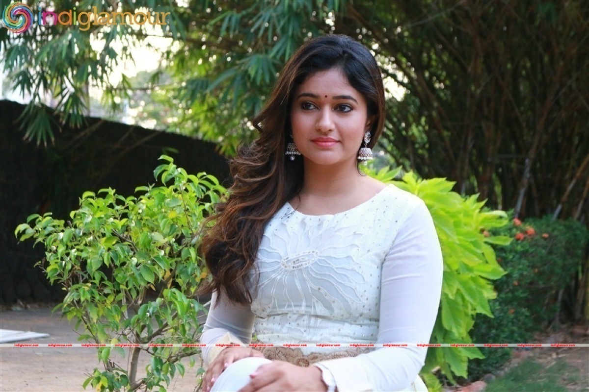 Poonam Bajwa Actress hd photo