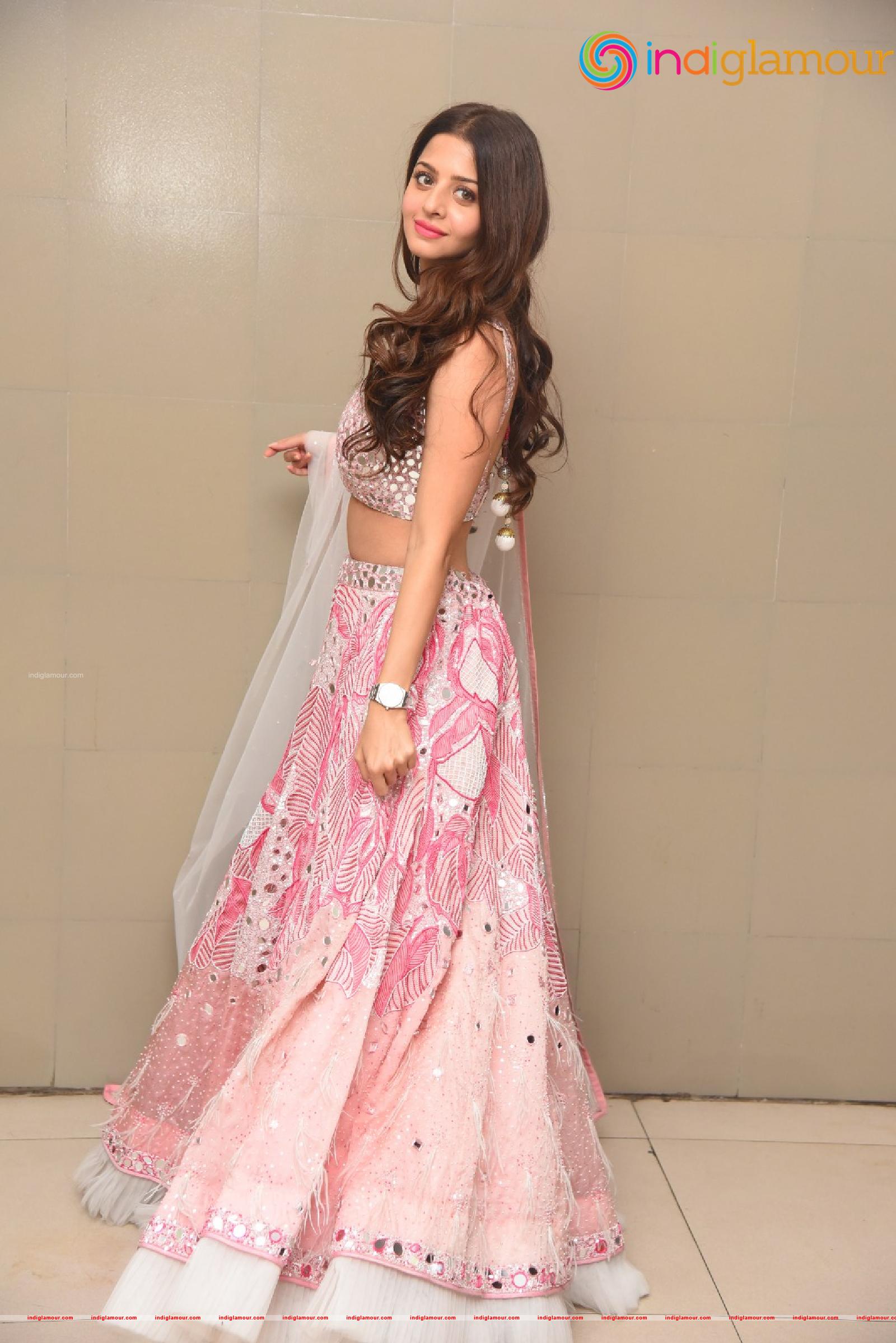 Vedhika Actress hd photo