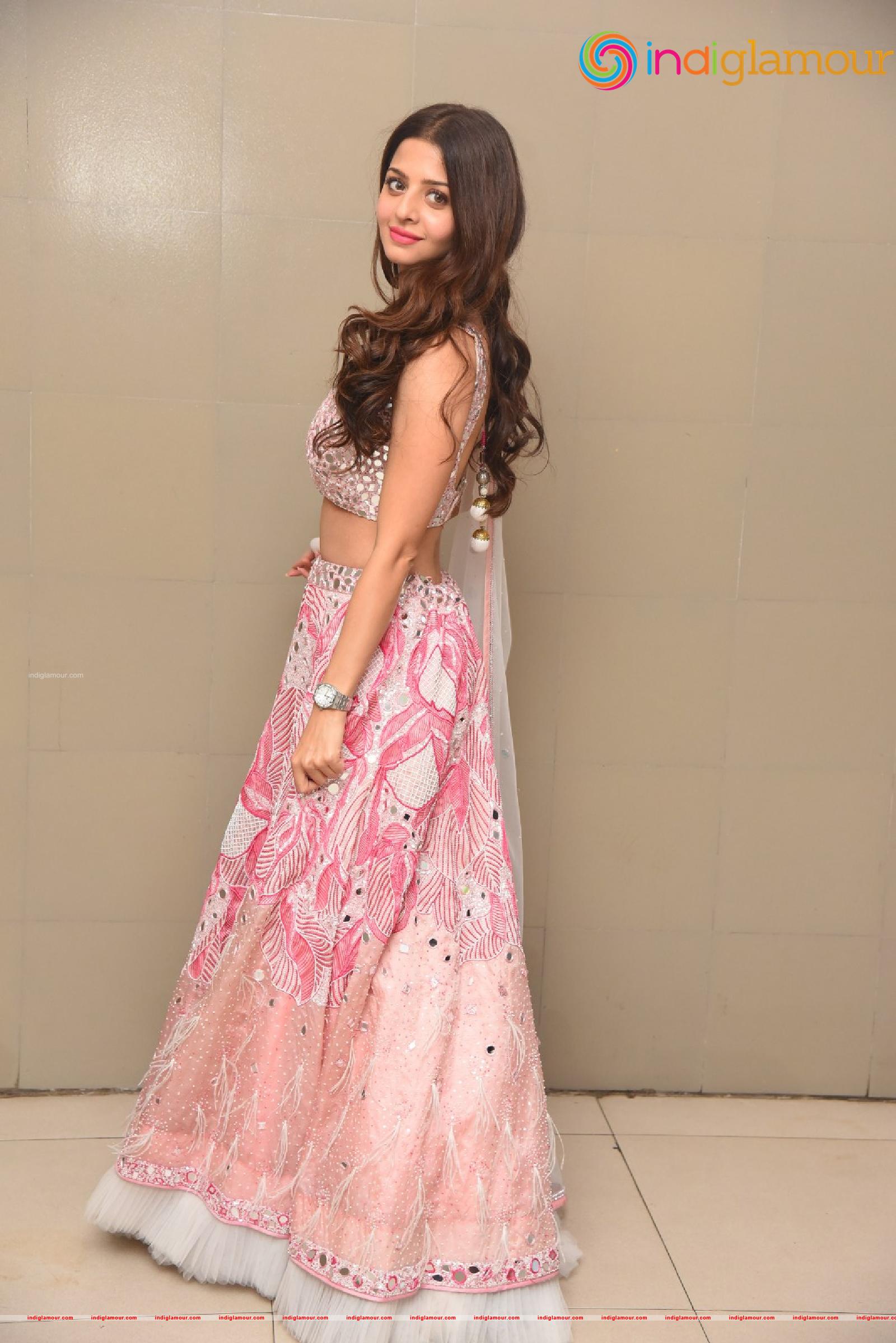 Vedhika Actress hd photo