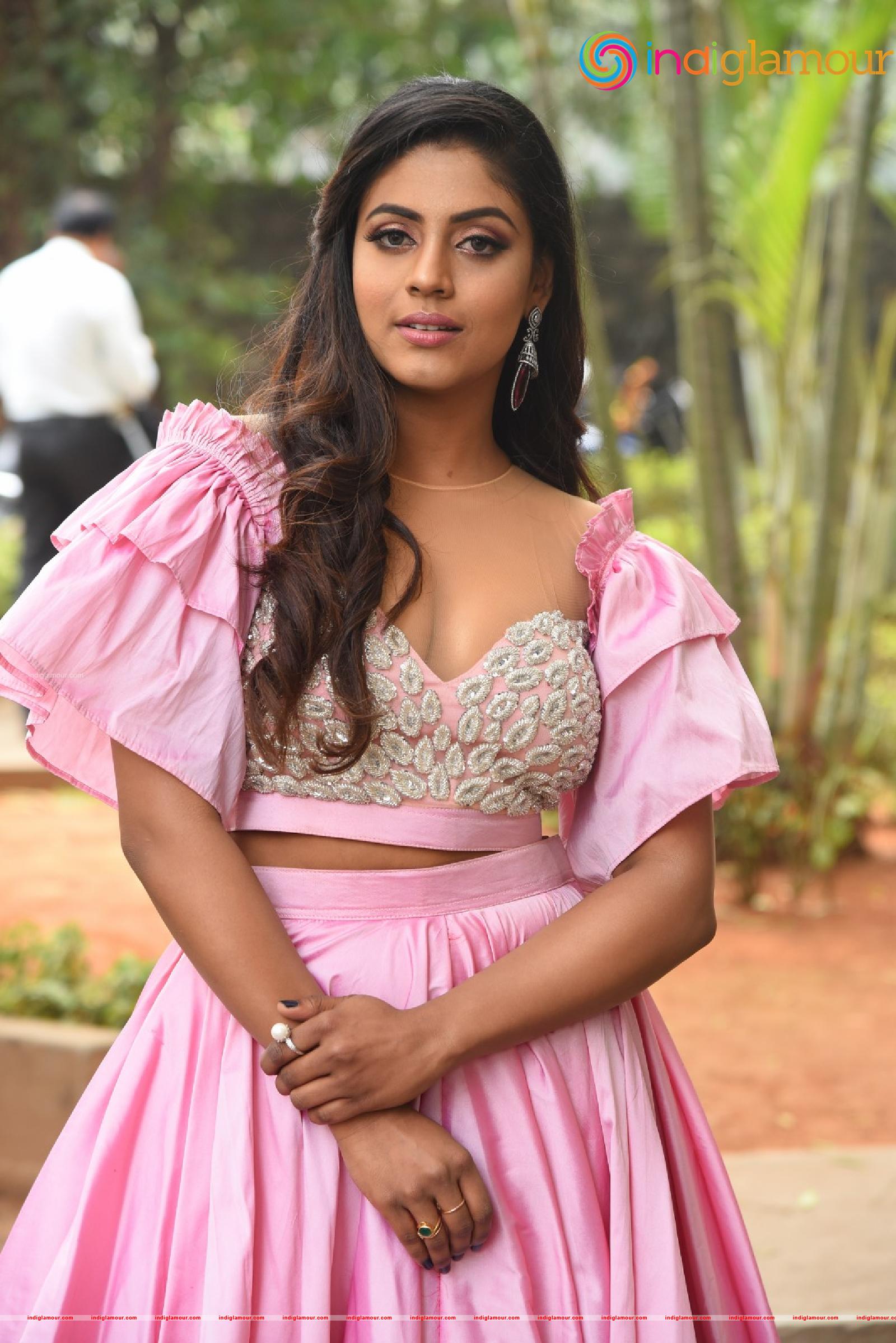 Iniya Actress hd photo