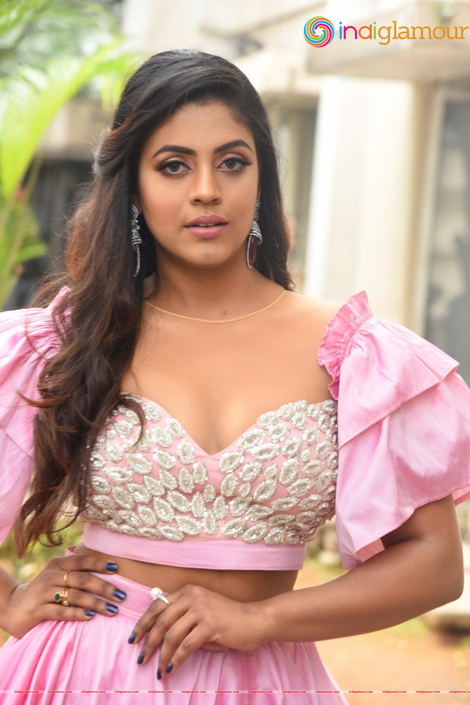 Iniya Actress hd photo
