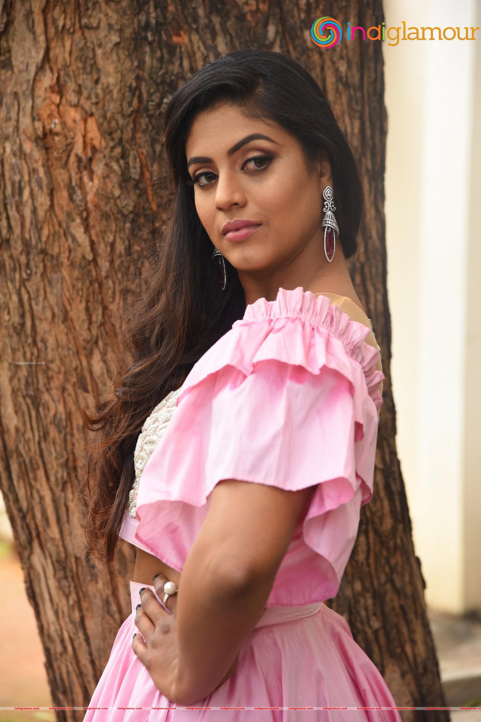 Iniya Actress hd photo