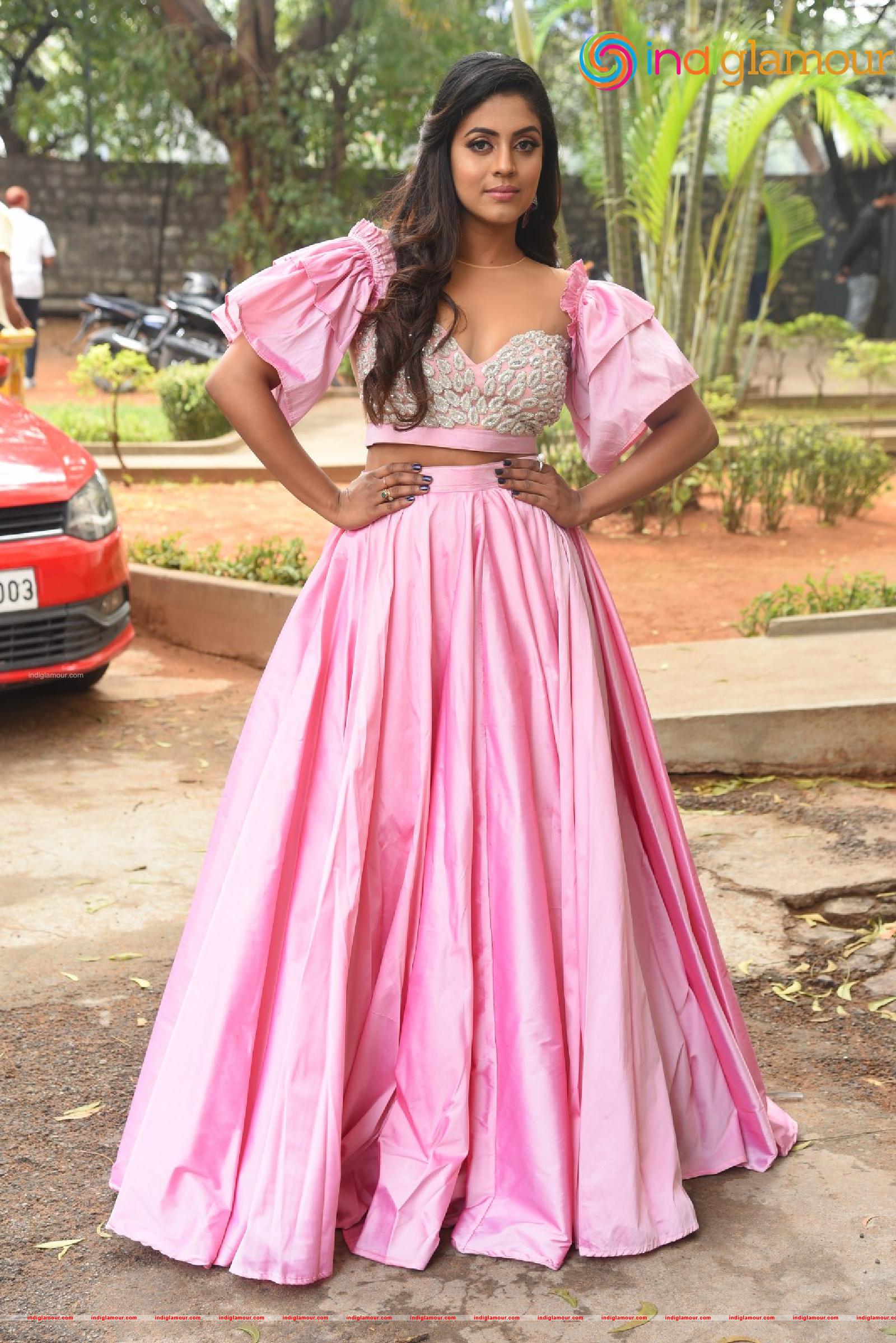 Iniya Actress hd photo