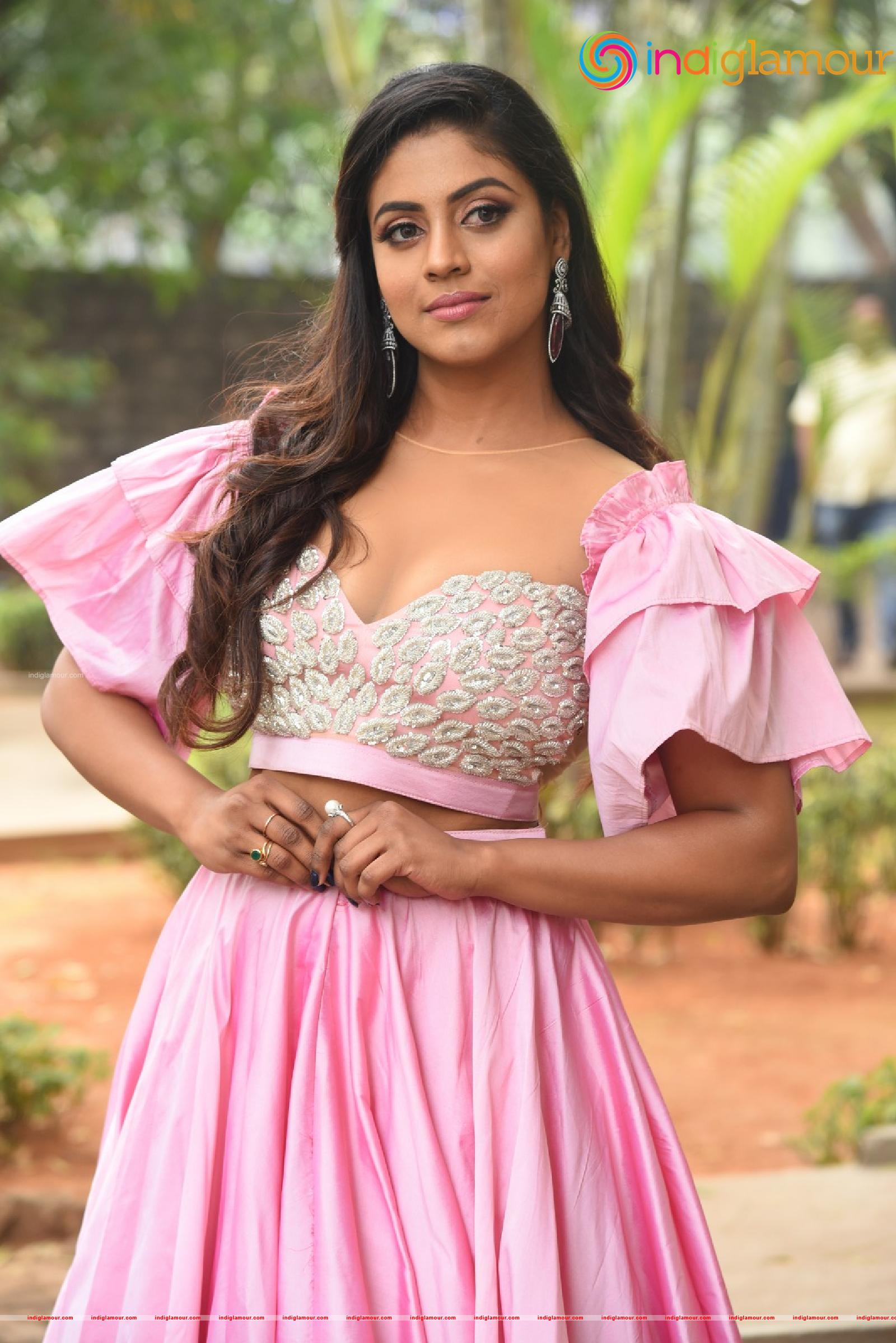 Iniya Actress hd photo