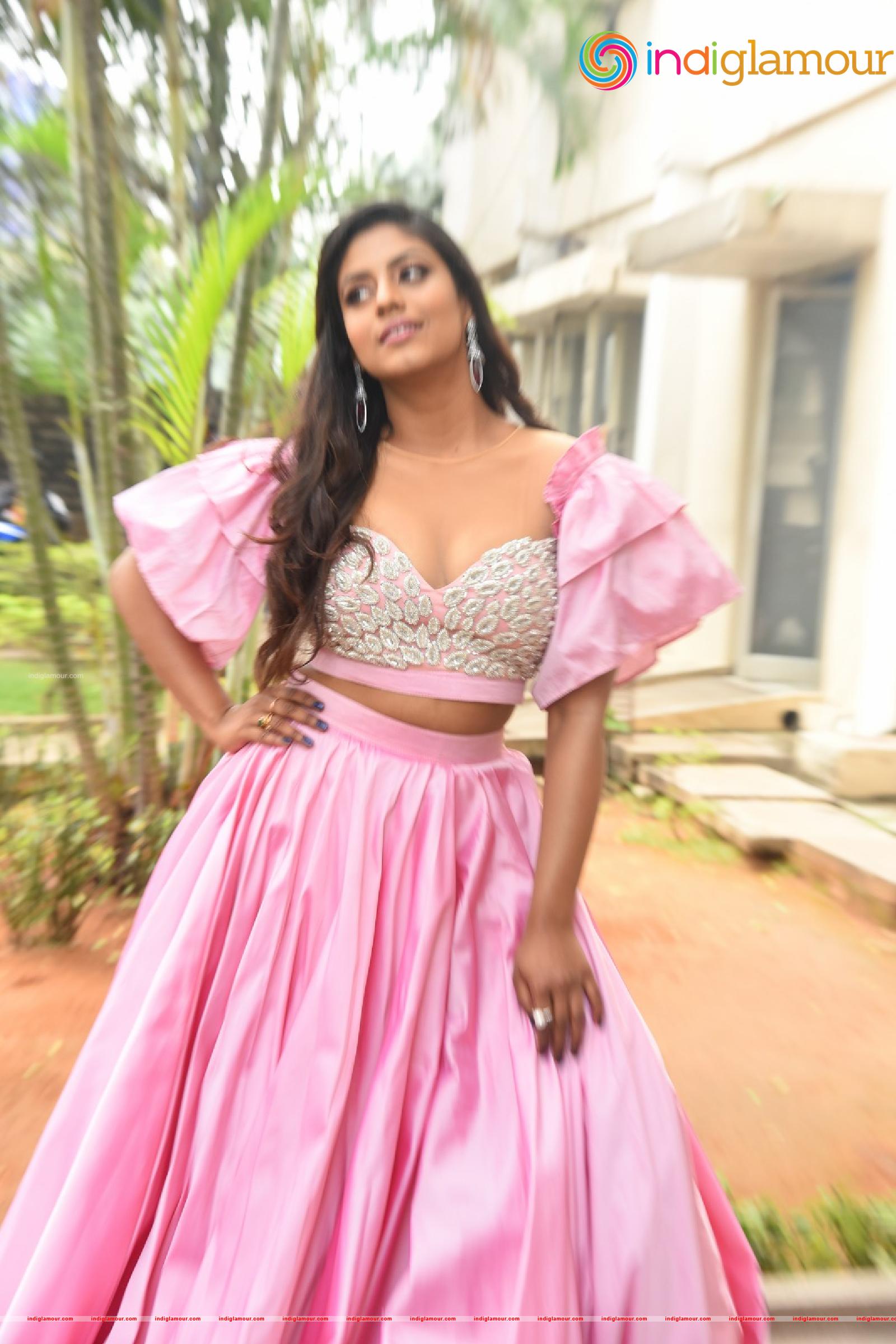Iniya Actress hd photo