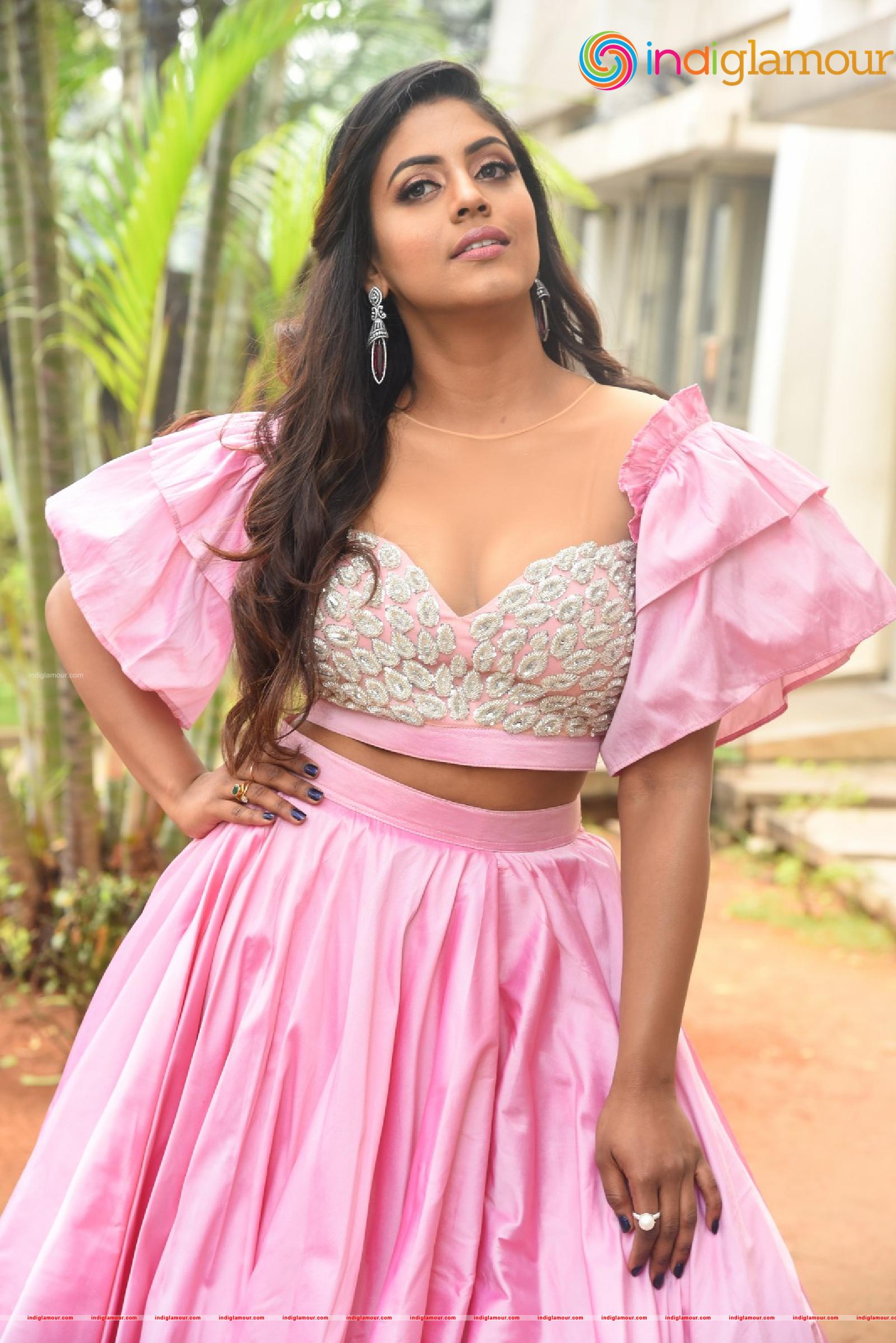Iniya Actress hd photo