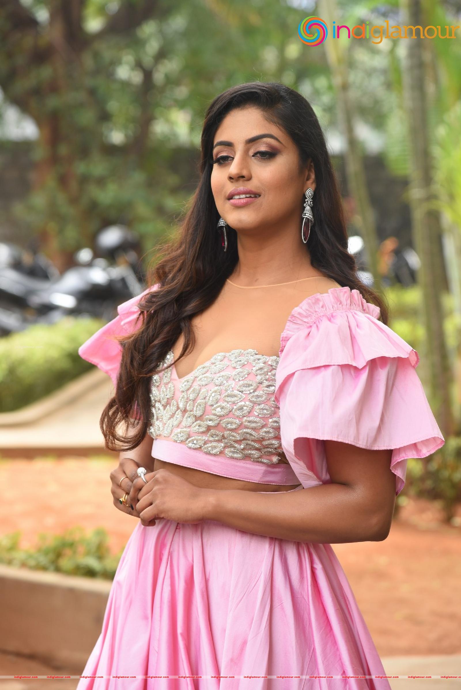 Iniya Actress hd photo
