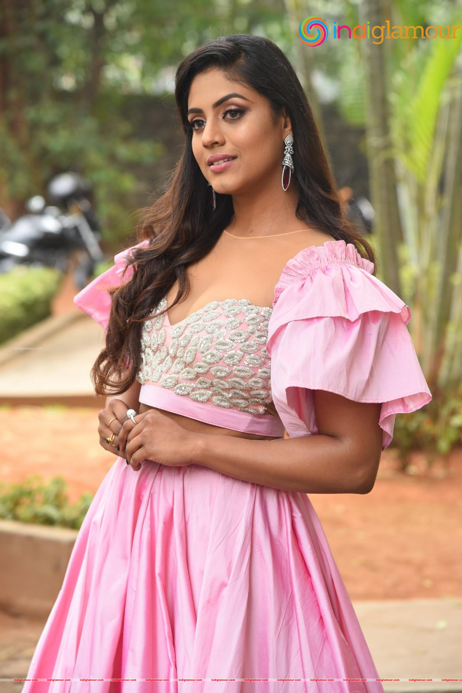 Iniya Actress hd photo