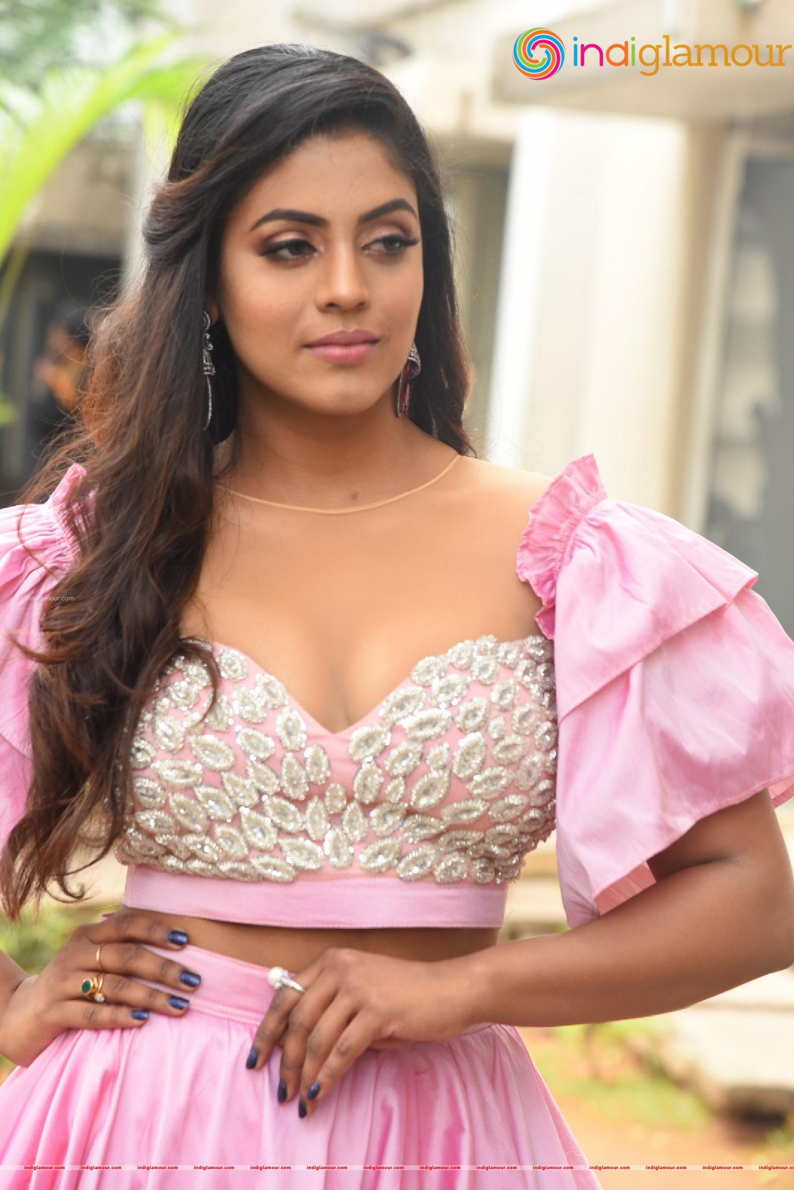 Iniya Actress hd photo