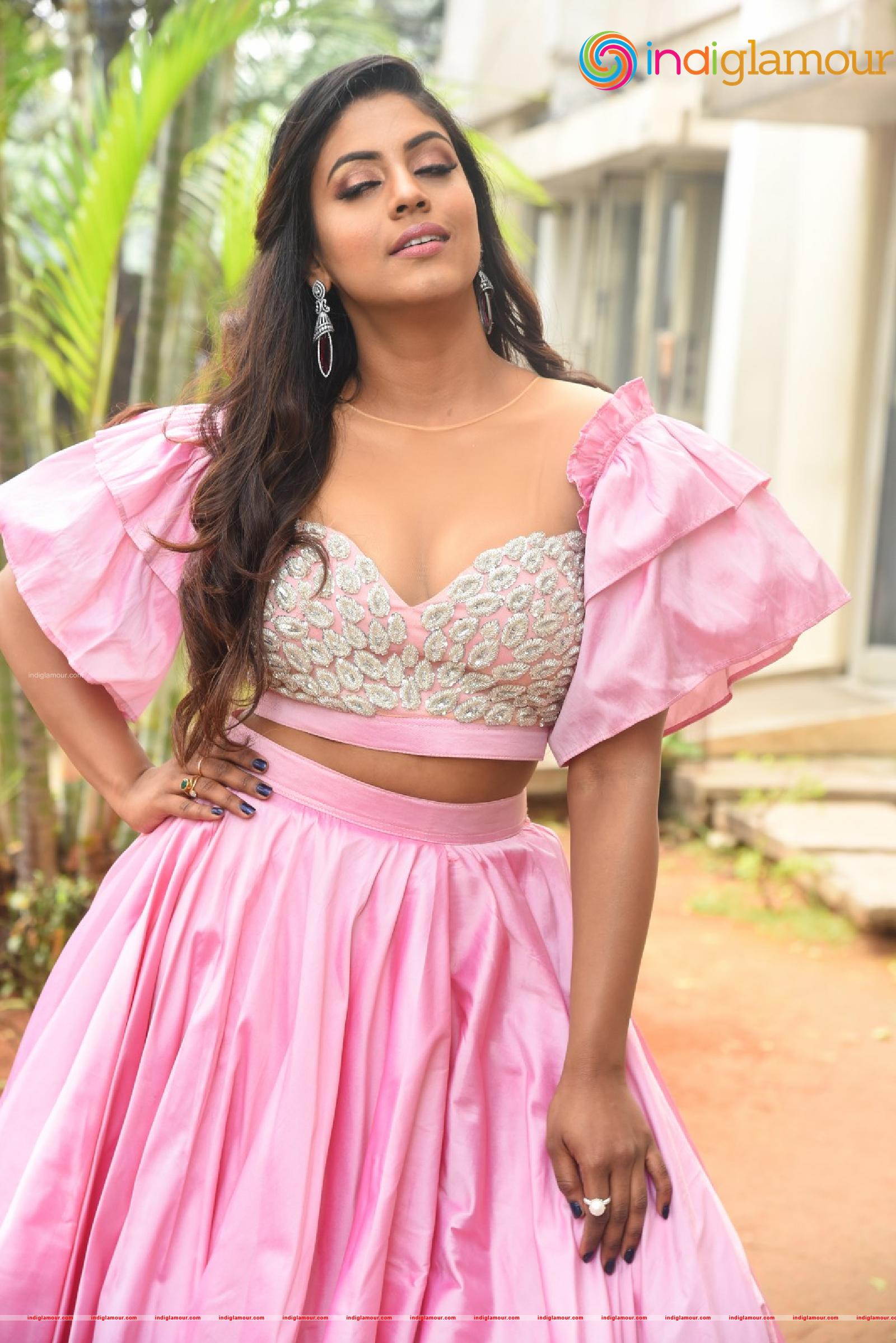 Iniya Actress hd photo