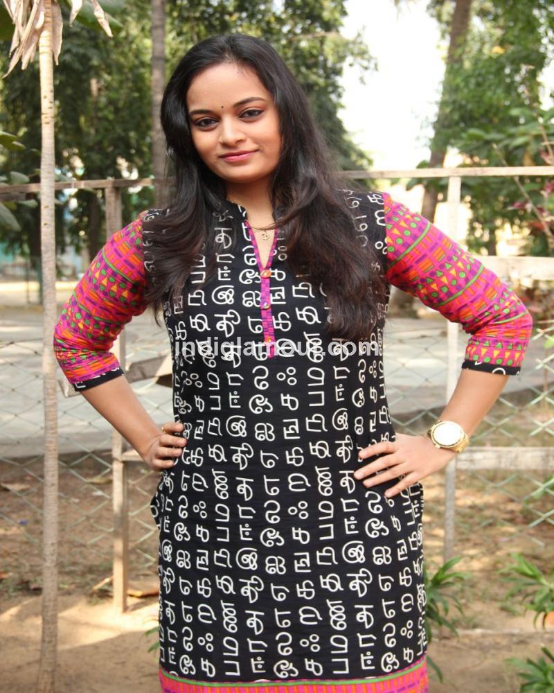 Suja Varunee Actress hd photo