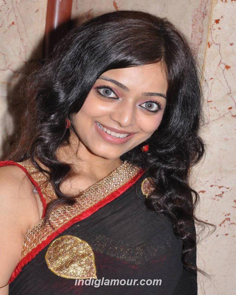 Janani Iyer Actress hd photo