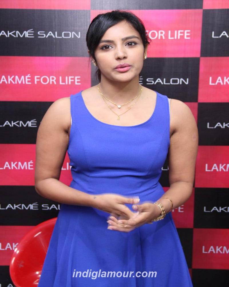 Priya Anand Actress hd photo