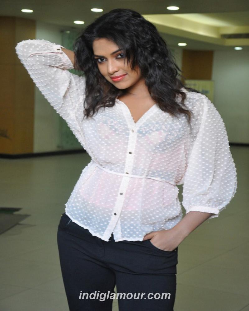 Amala Paul Actress hd photo