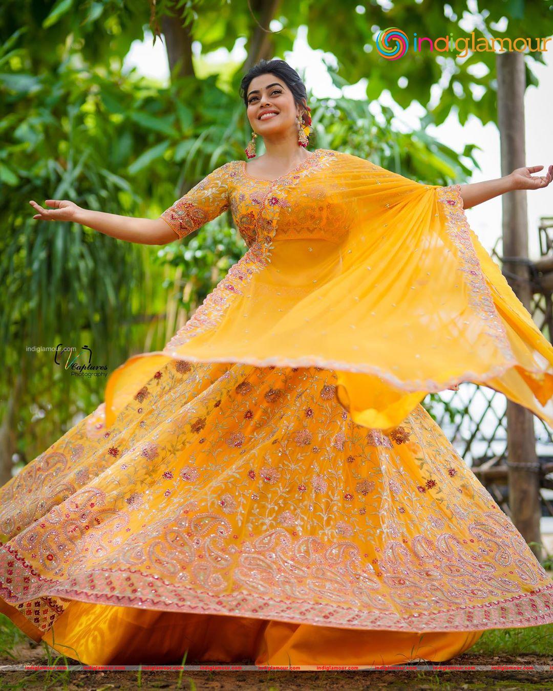 Poorna Actress hd photo