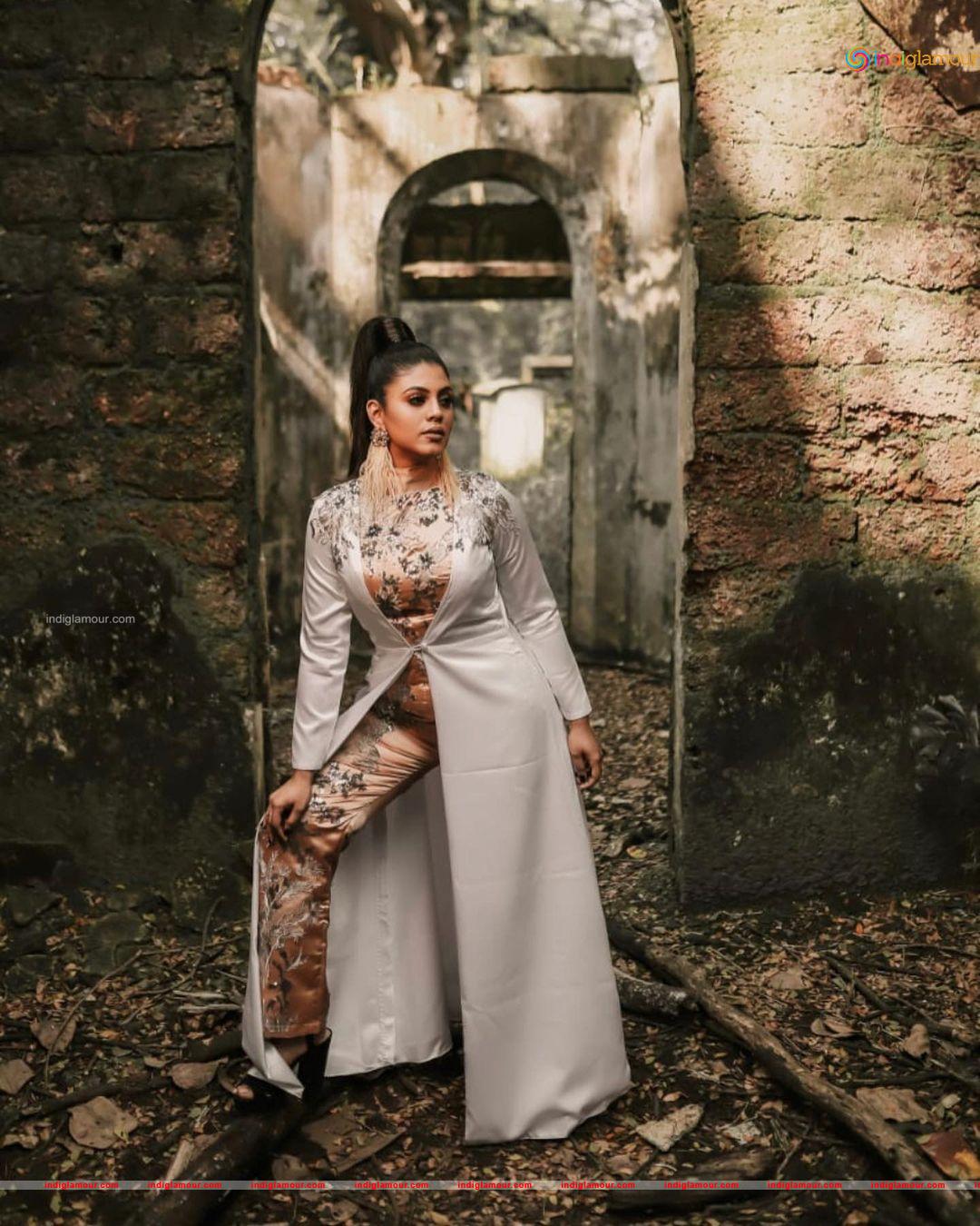 Iniya Actress hd photo