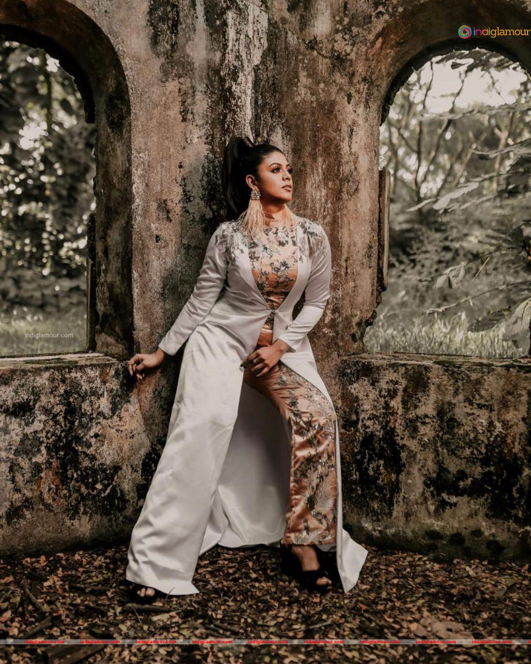 Iniya Actress hd photo