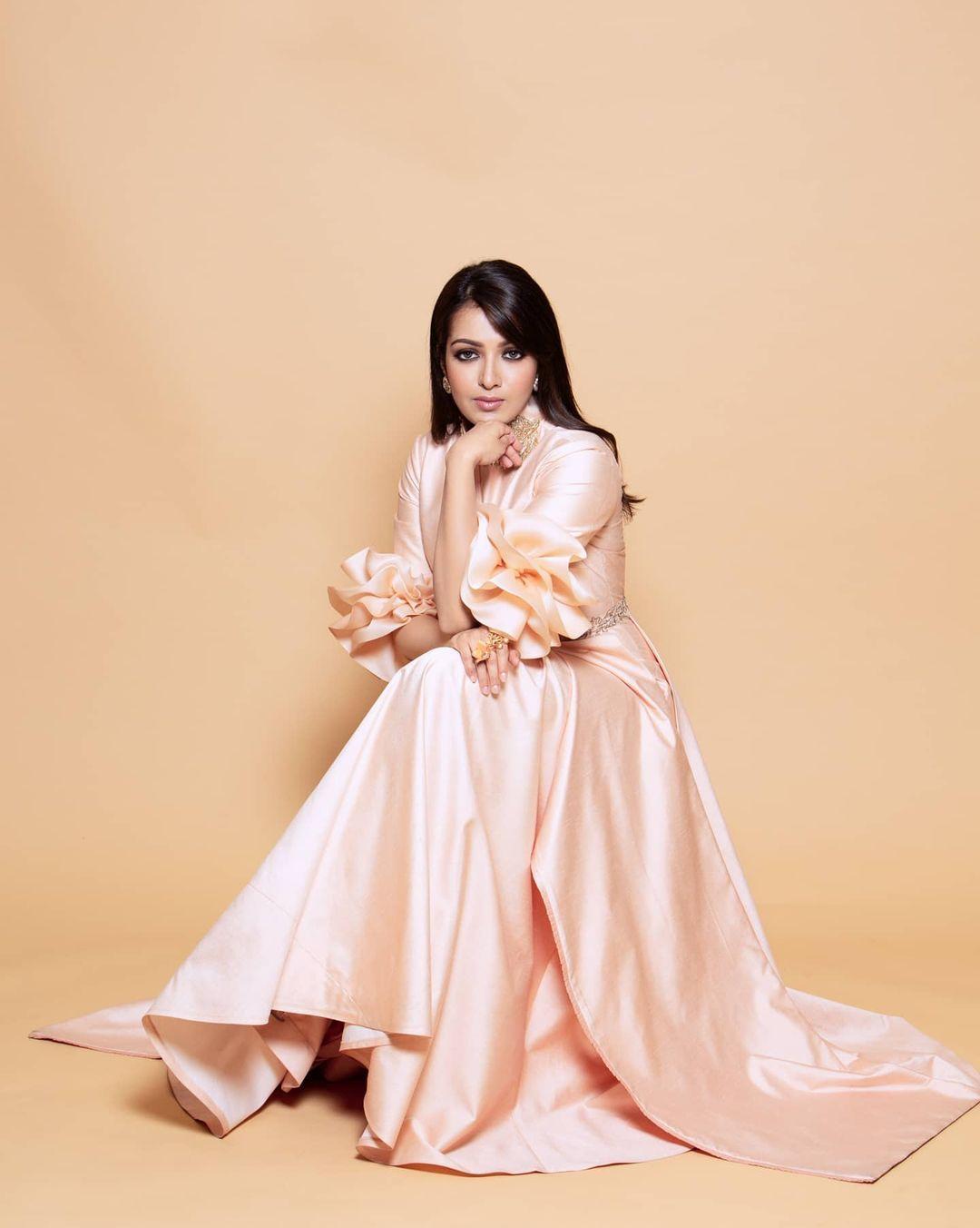 Catherine Tresa Actress hd photo