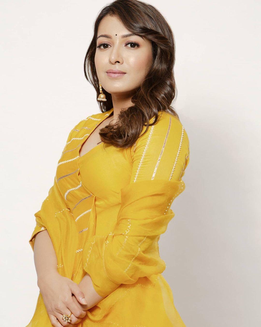Catherine Tresa Actress hd photo