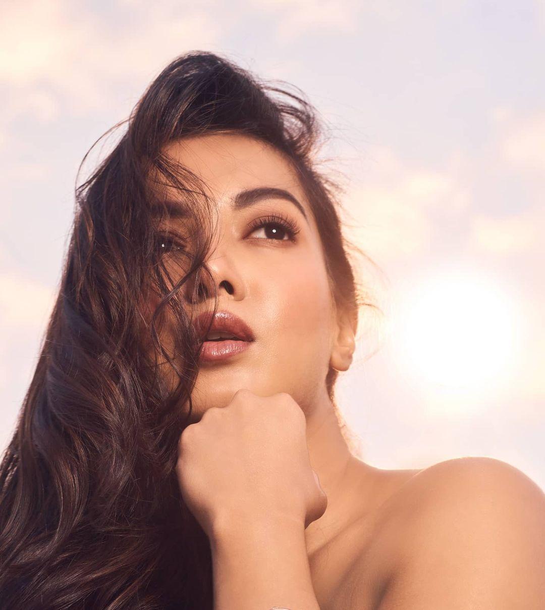Catherine Tresa Actress hd photo