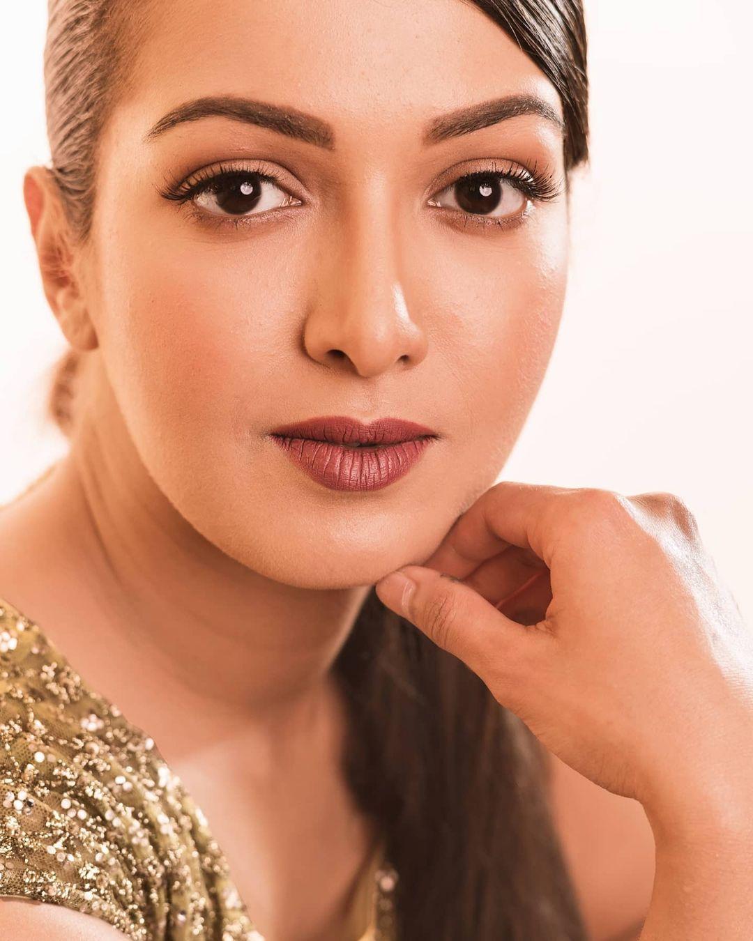 Catherine Tresa Actress hd photo