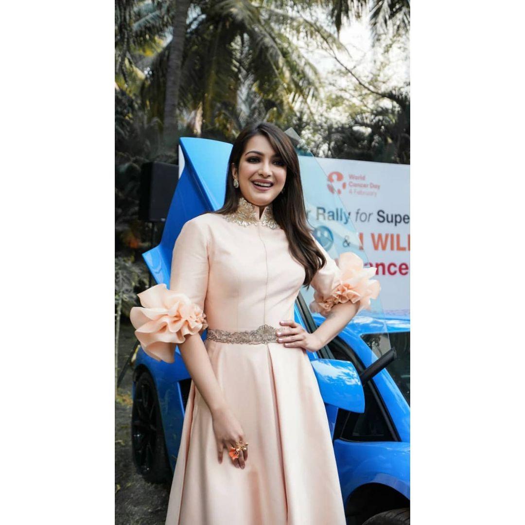 Catherine Tresa Actress hd photo