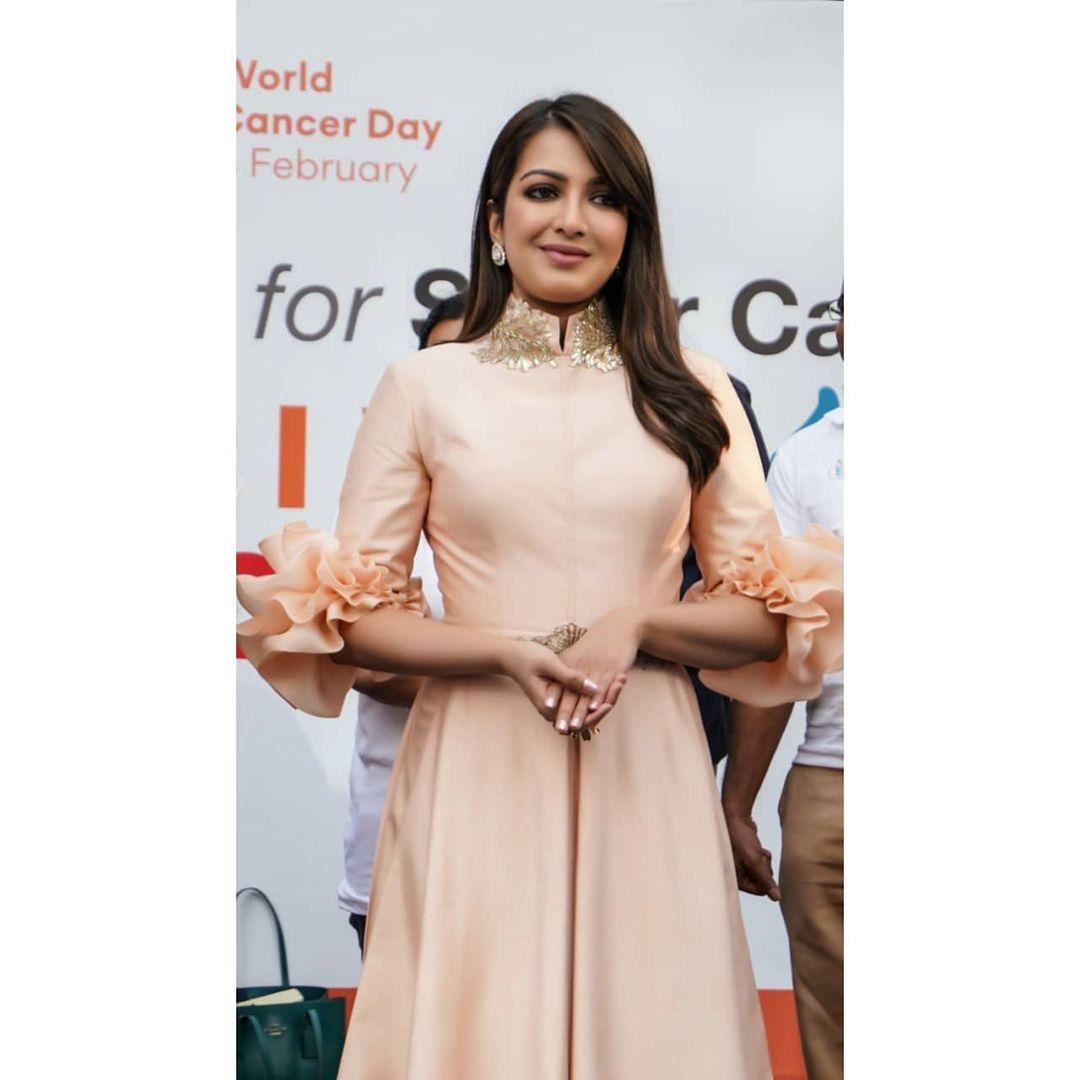 Catherine Tresa Actress hd photo