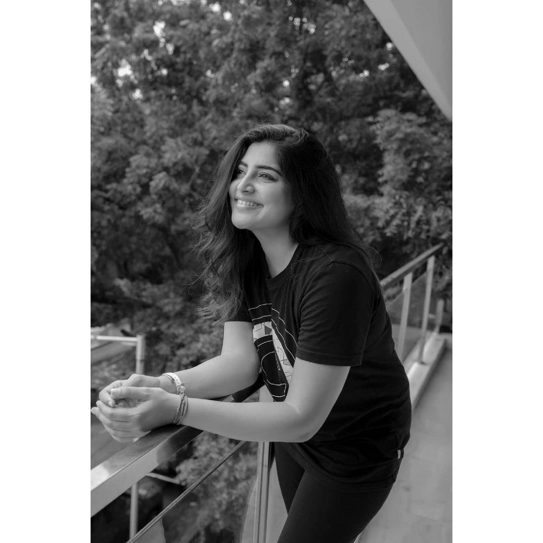Manjima Mohan Actress hd photo