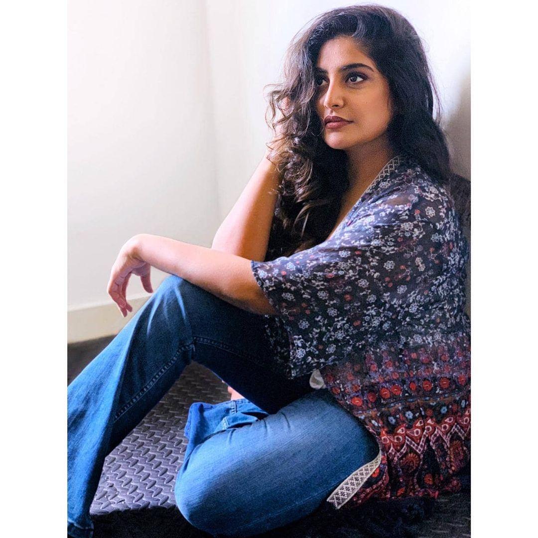 Manjima Mohan Actress hd photo