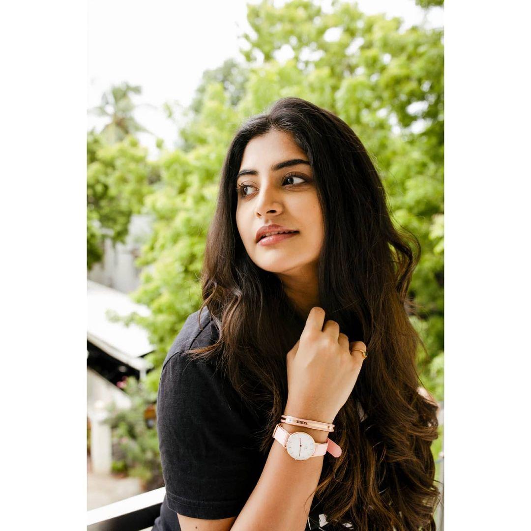 Manjima Mohan Actress hd photo