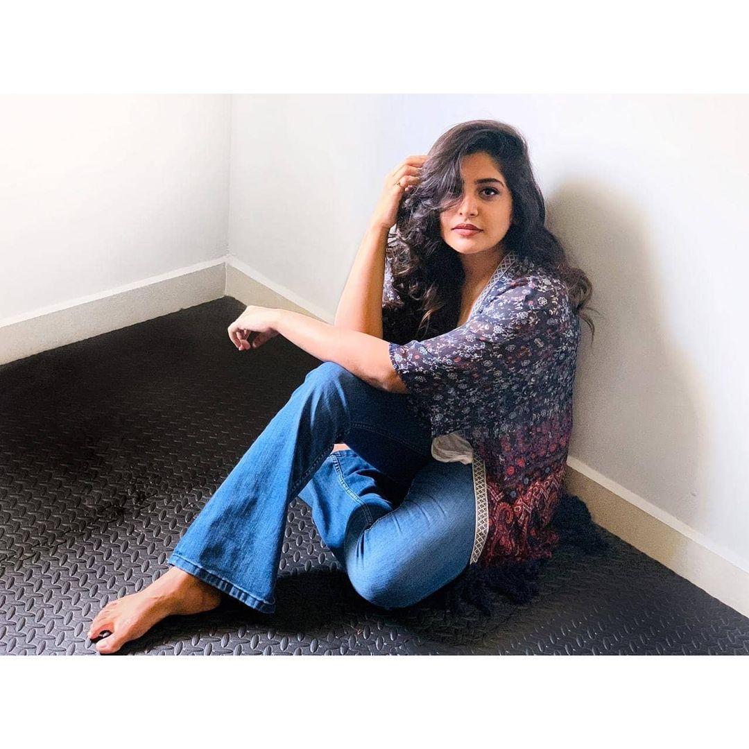 Manjima Mohan Actress hd photo