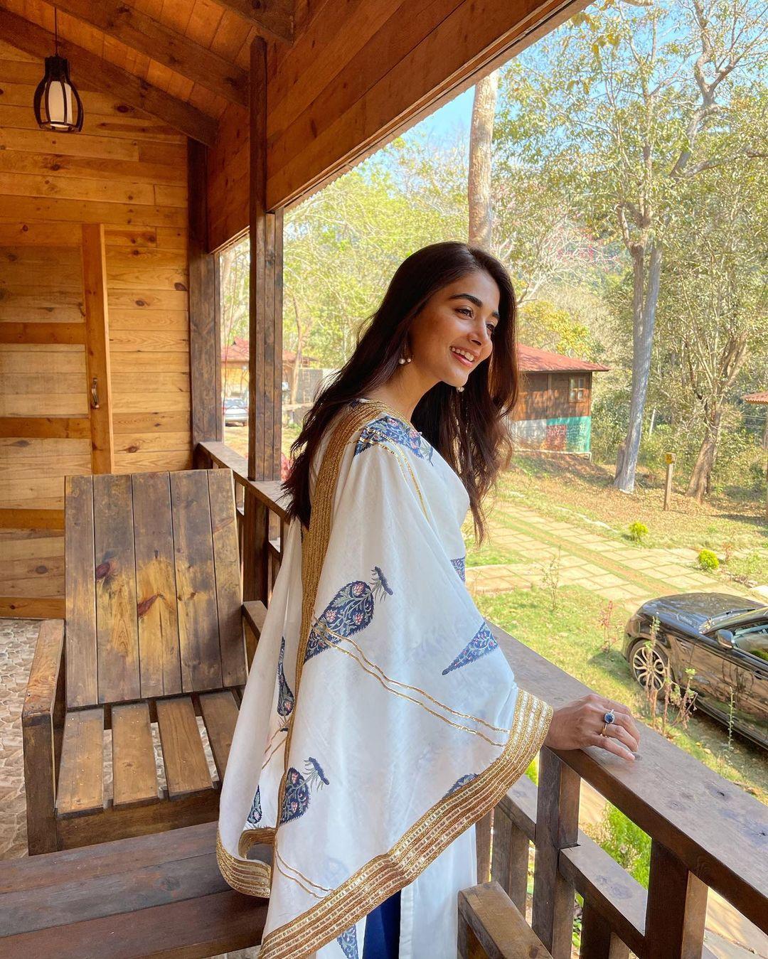Pooja Hegde Actress hd photo