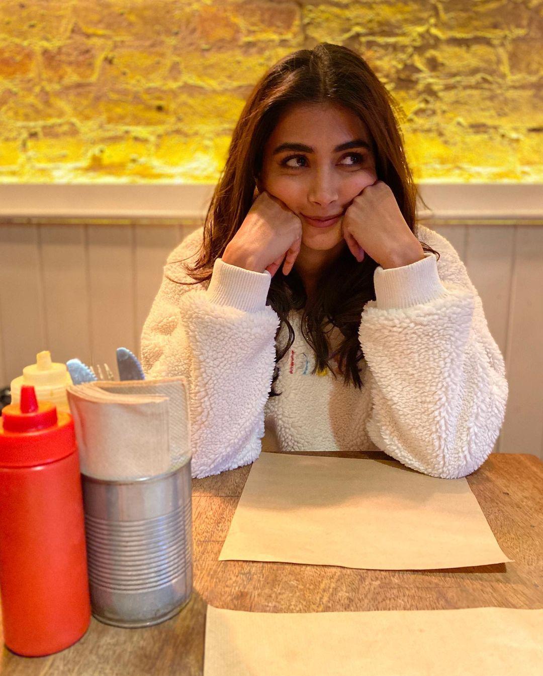 Pooja Hegde Actress hd photo