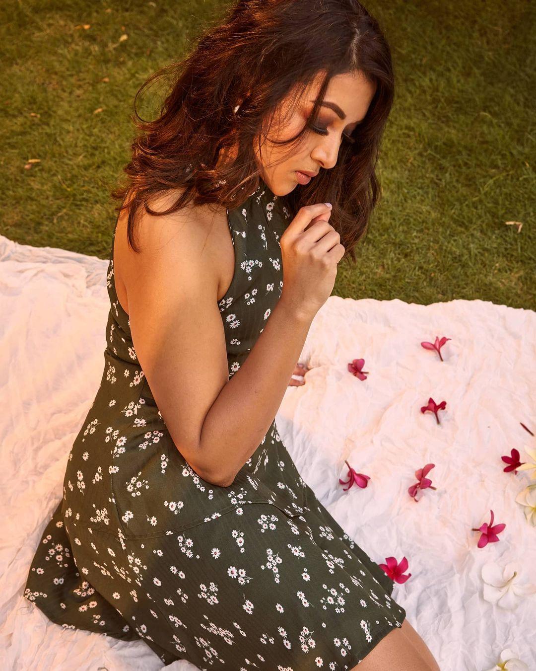 Catherine Tresa Actress hd photo