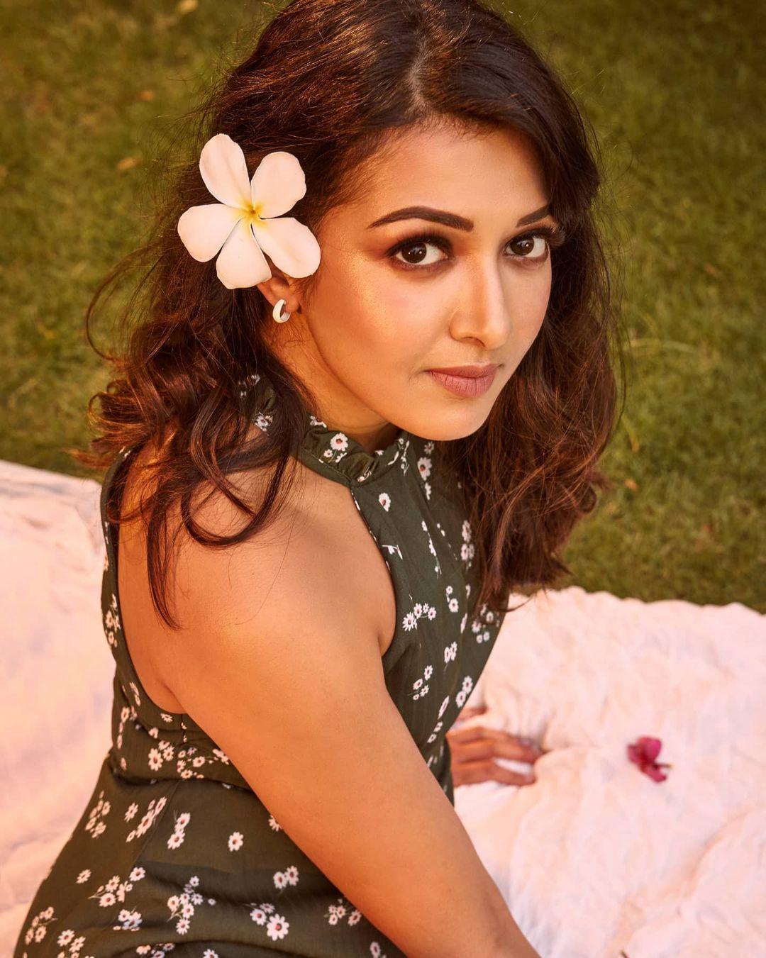 Catherine Tresa Actress hd photo