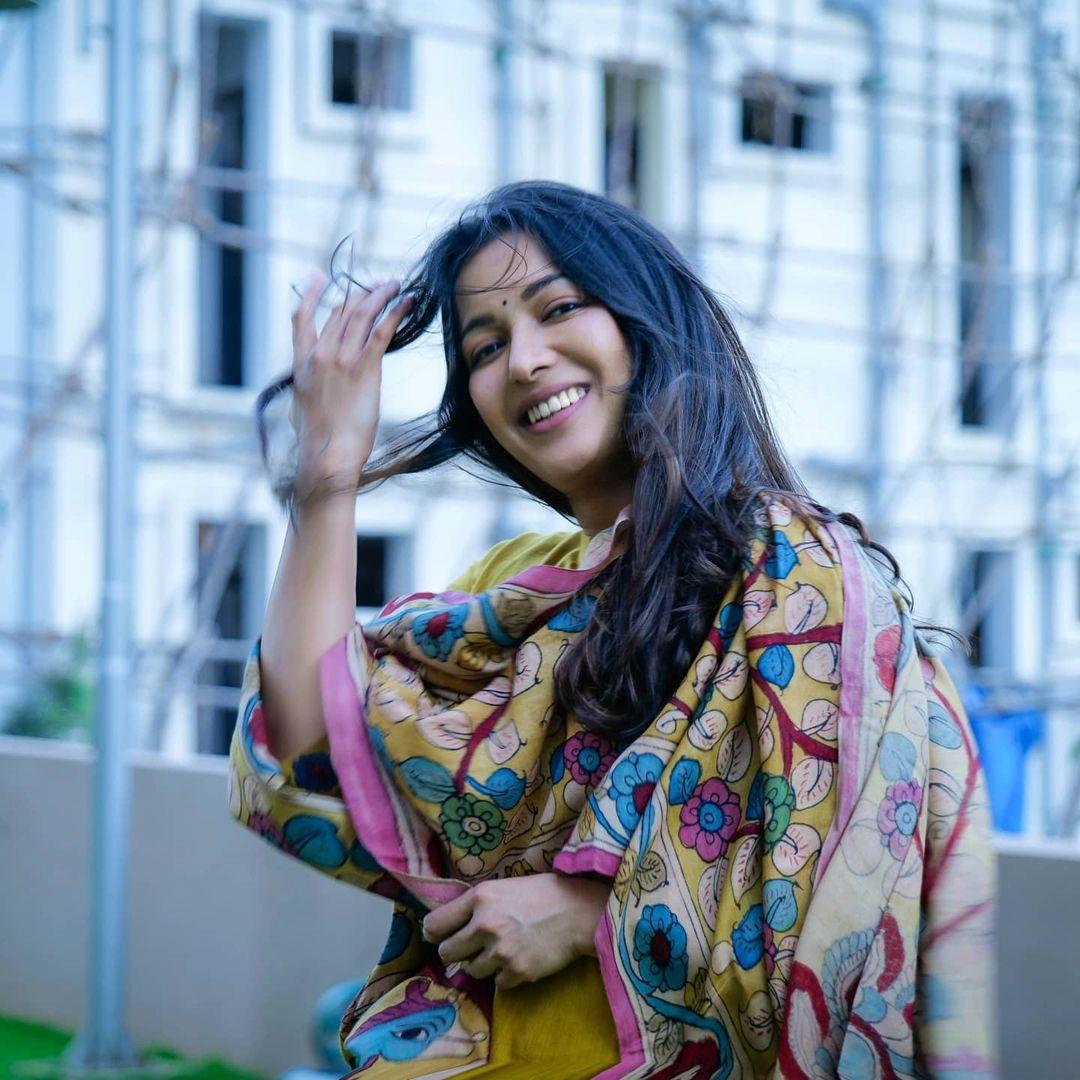 Catherine Tresa Actress hd photo