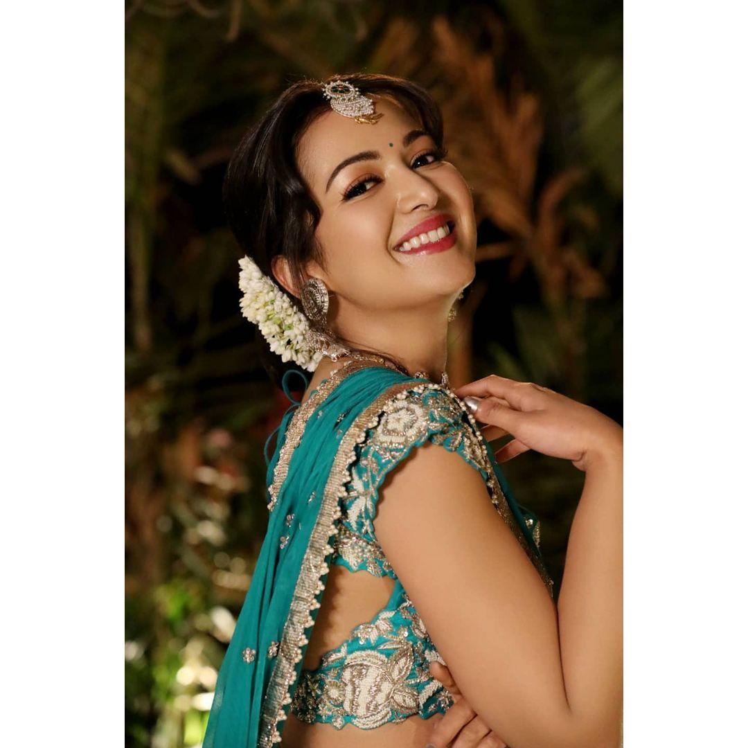 Catherine Tresa Actress hd photo