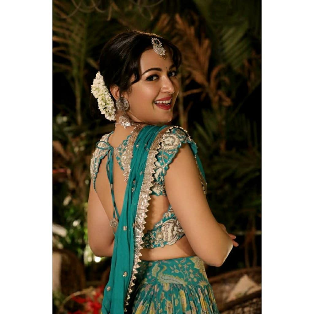Catherine Tresa Actress hd photo