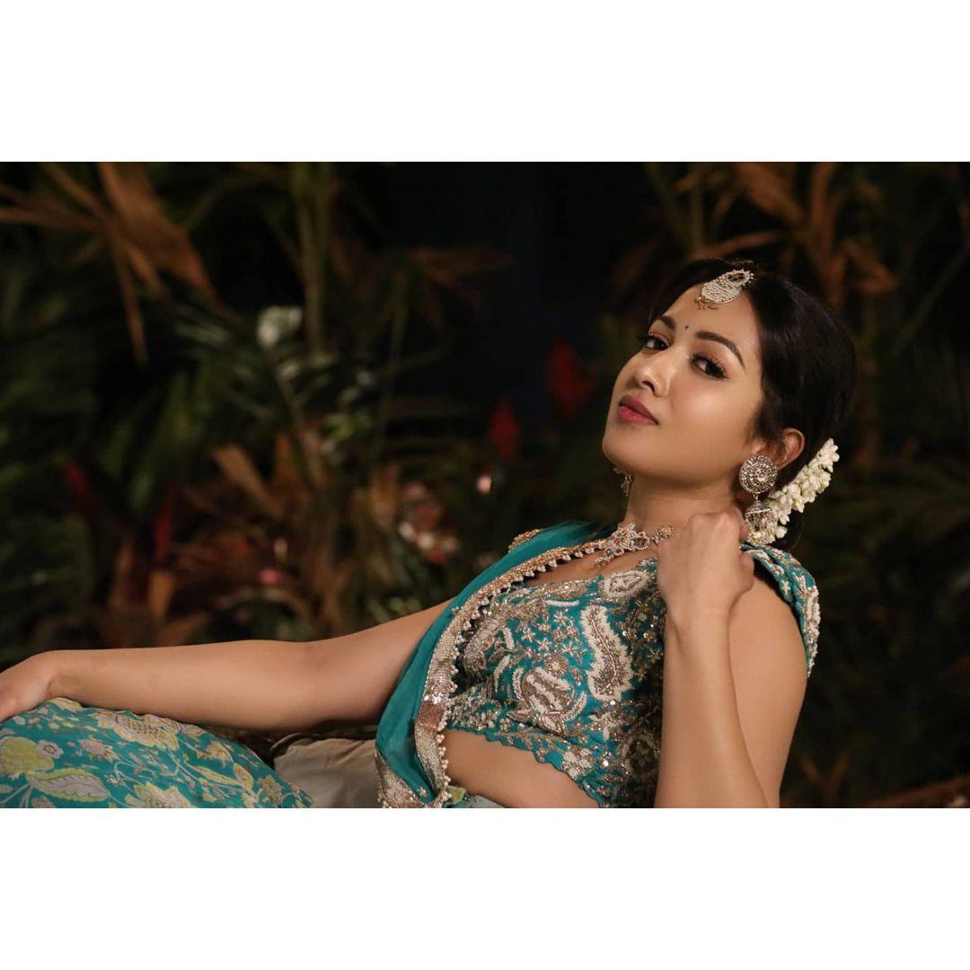 Catherine Tresa Actress hd photo