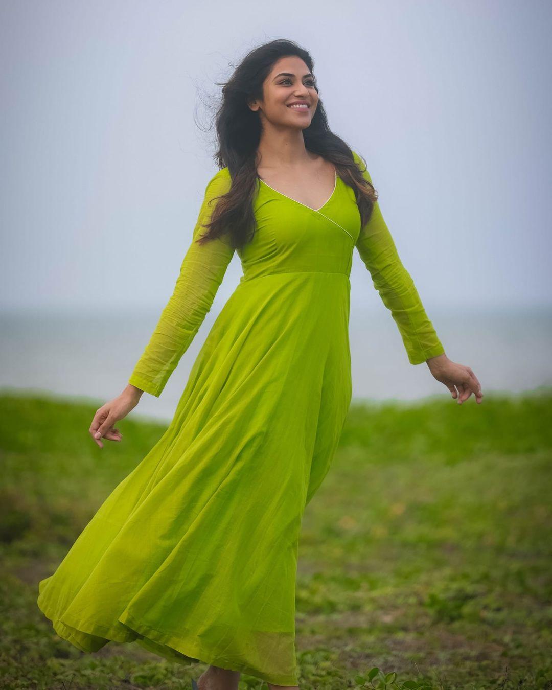 Indhuja Ravichandran Actress hd photo