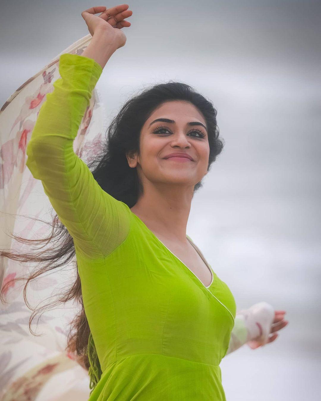 Indhuja Ravichandran Actress hd photo
