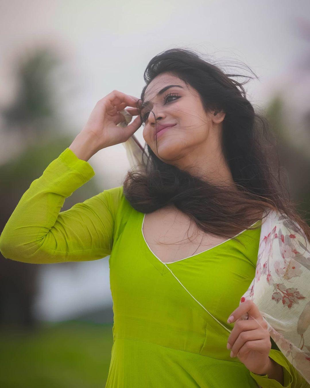 Indhuja Ravichandran Actress hd photo