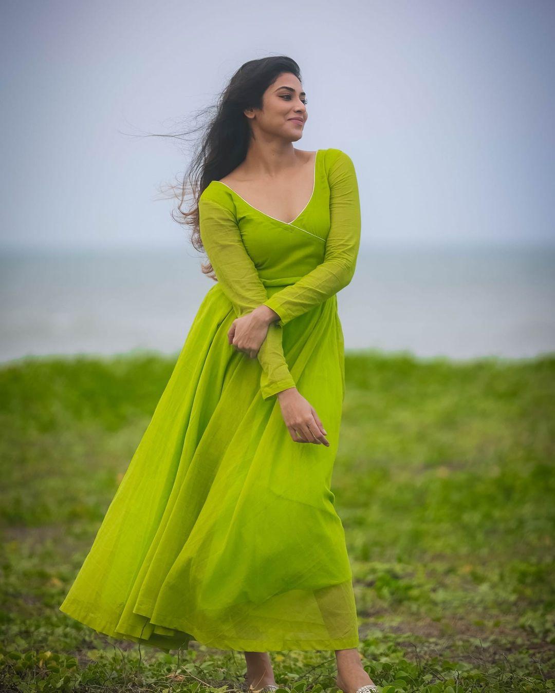 Indhuja Ravichandran Actress hd photo