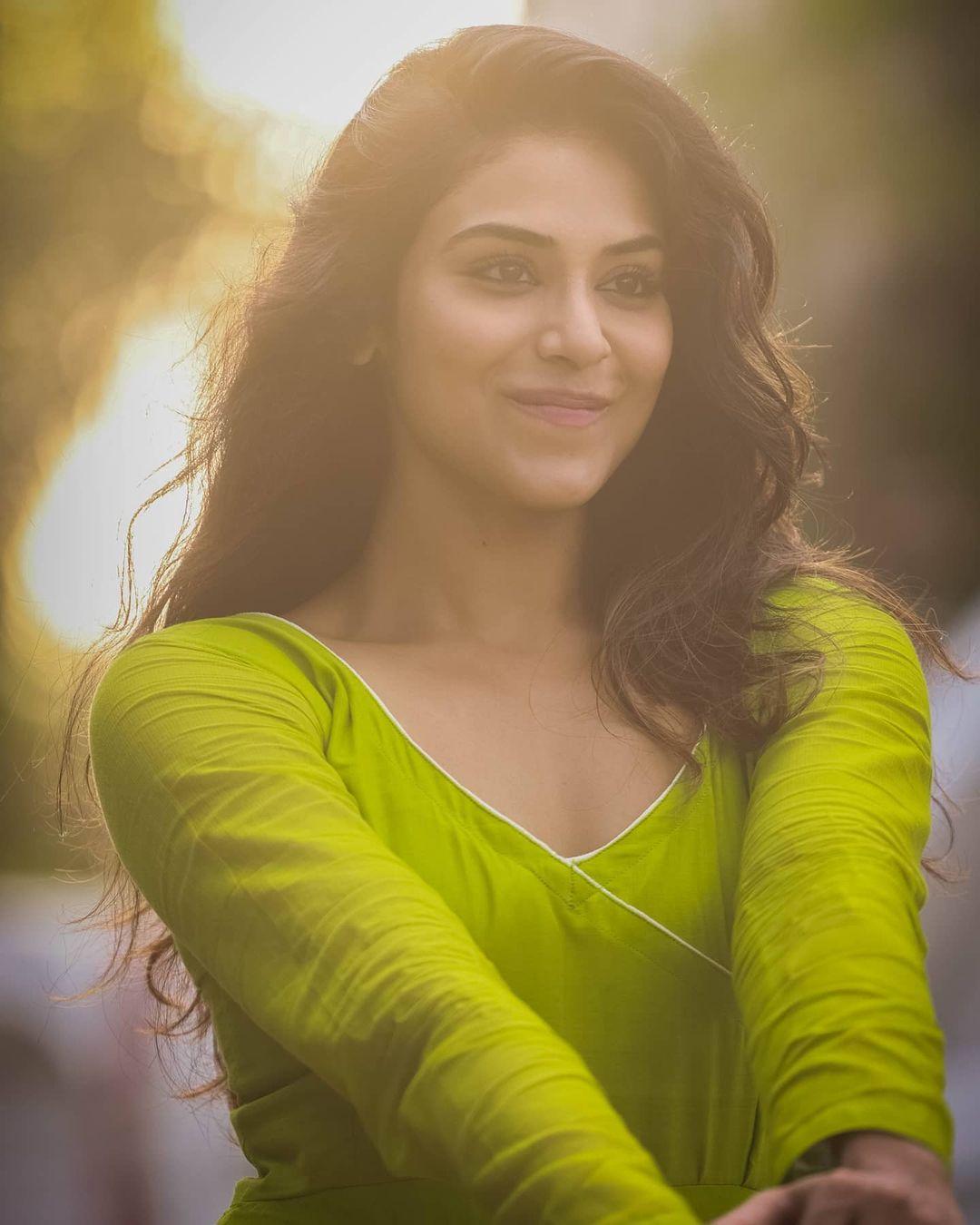 Indhuja Ravichandran Actress hd photo