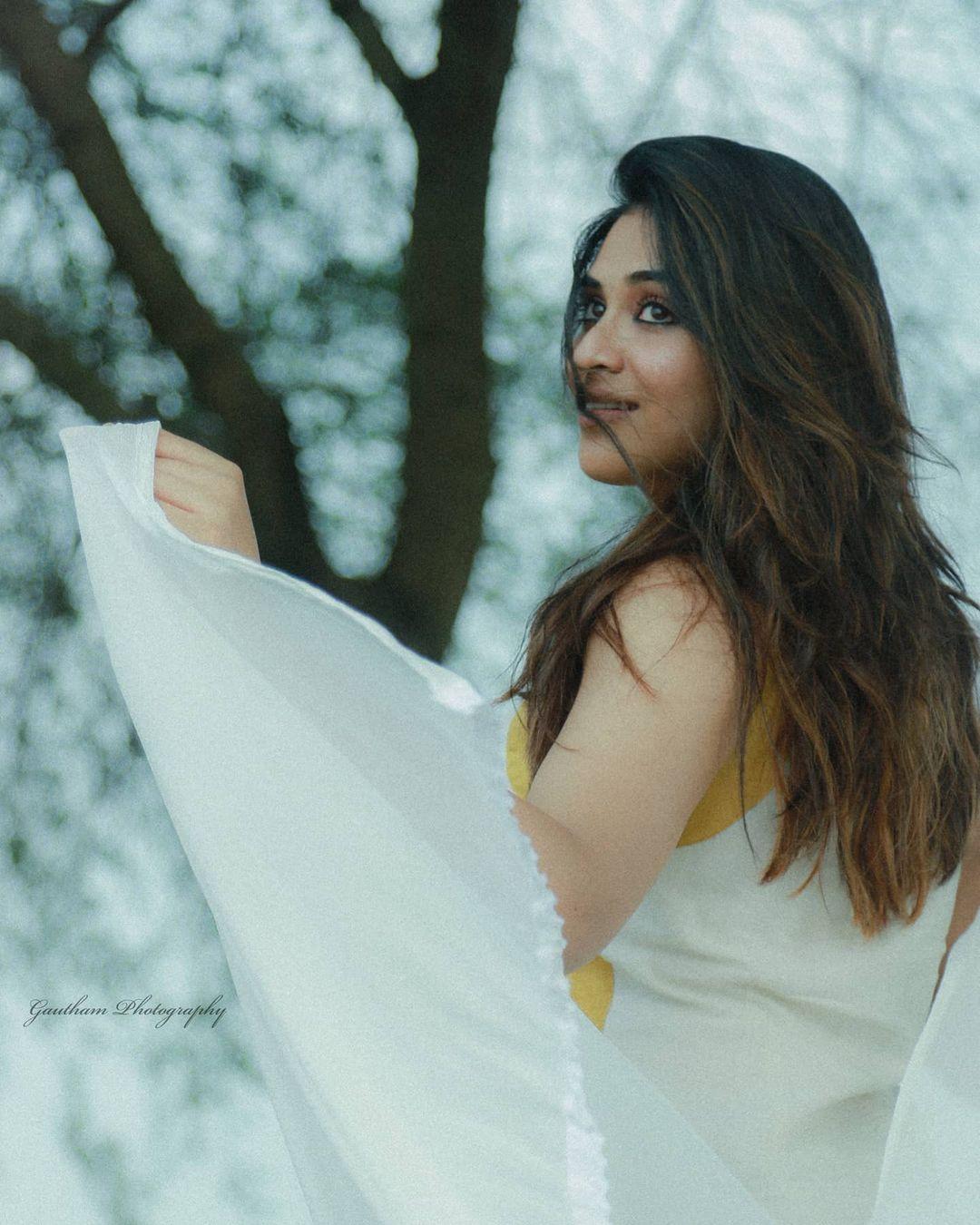 Indhuja Ravichandran Actress hd photo