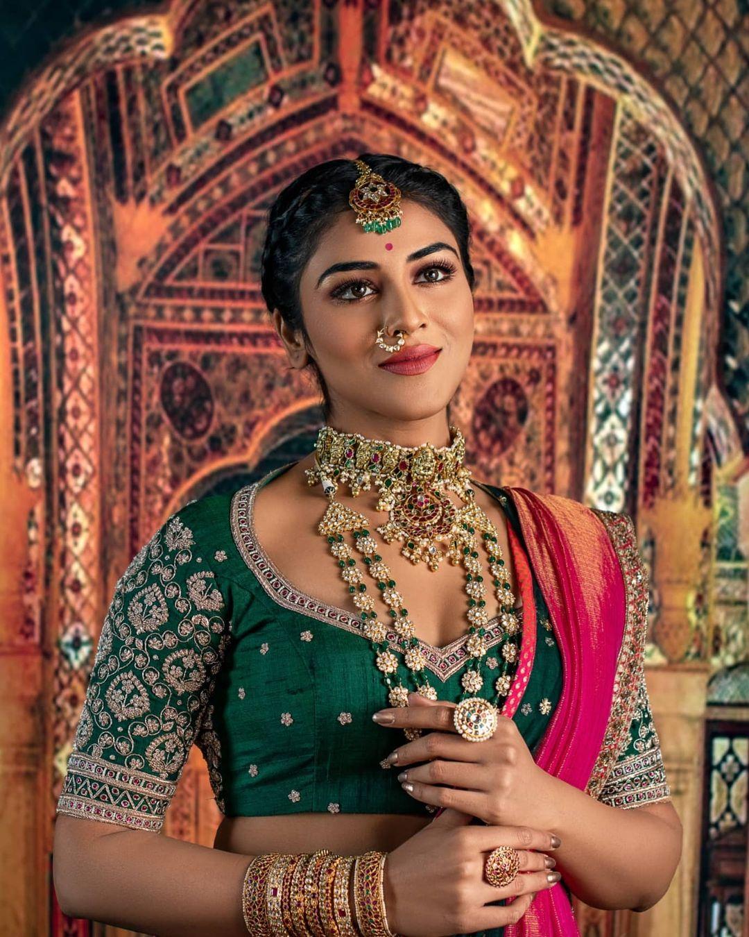 Indhuja Ravichandran Actress hd photo