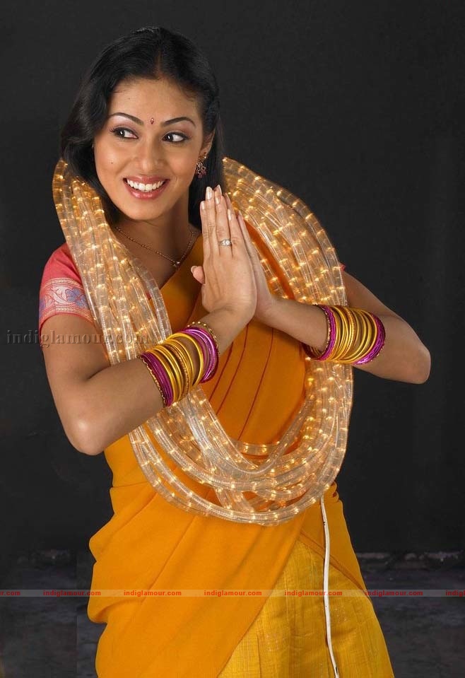 Sada Actress hd photo