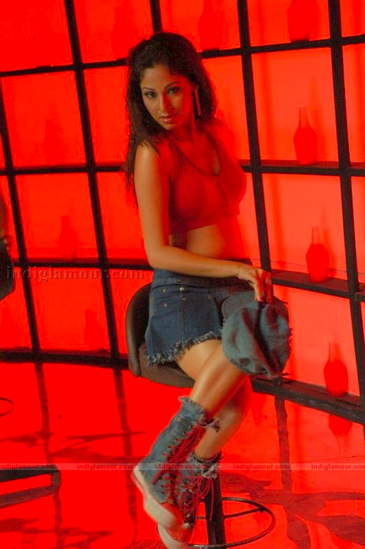 Sada Actress hd photo