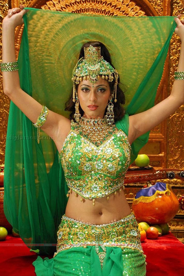 Sada Actress hd photo